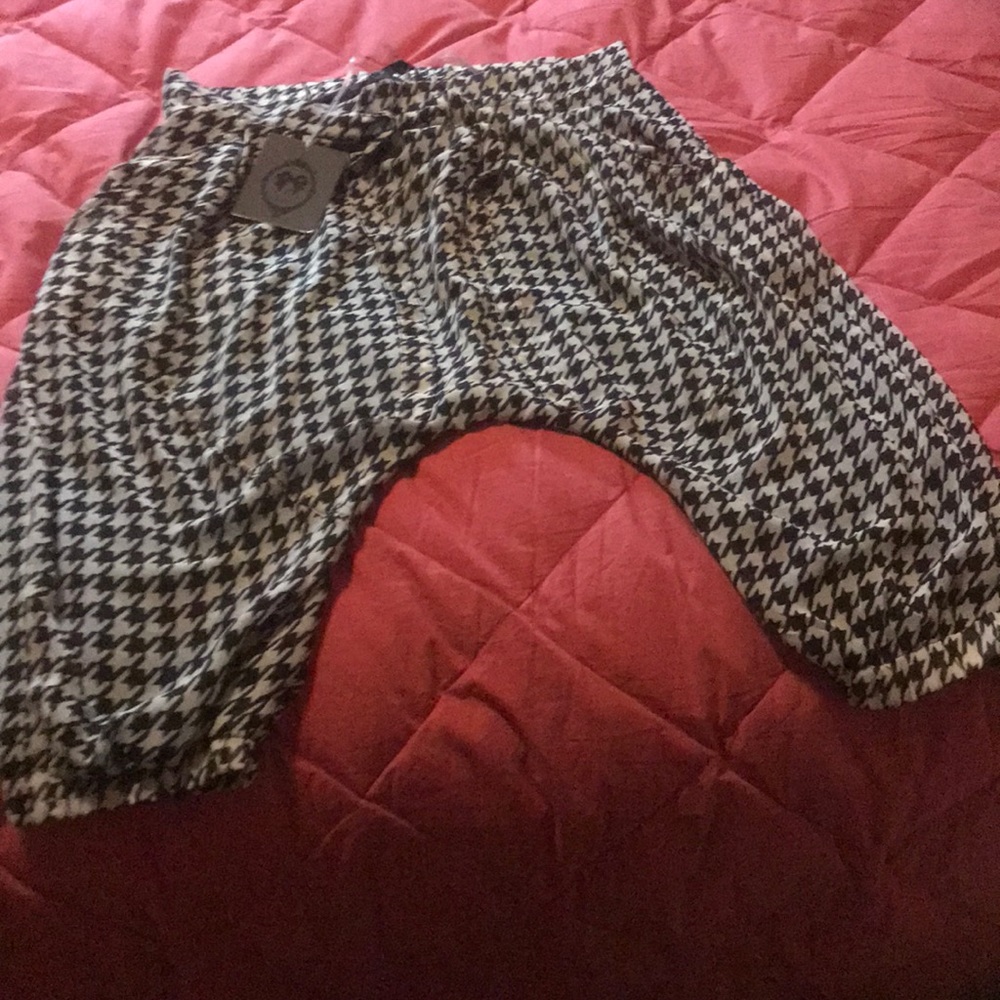 Short baggy pants